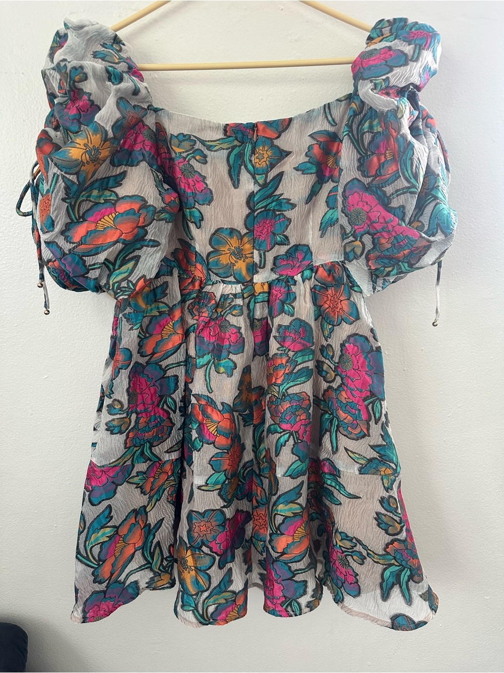 Elliatt Vespera floral jacquard flared babydoll dress with puff sleeves. Size M. - Picture 9 of 9